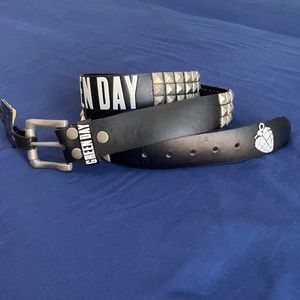 Vintage year 2004 Bioworld 3 row Pyramid studded collectible belt, Size XL.